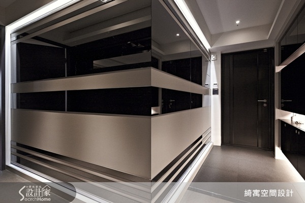 本案是間30年的華廈，原始格局因切割得過於零碎，不僅